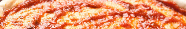 dressing-pizza